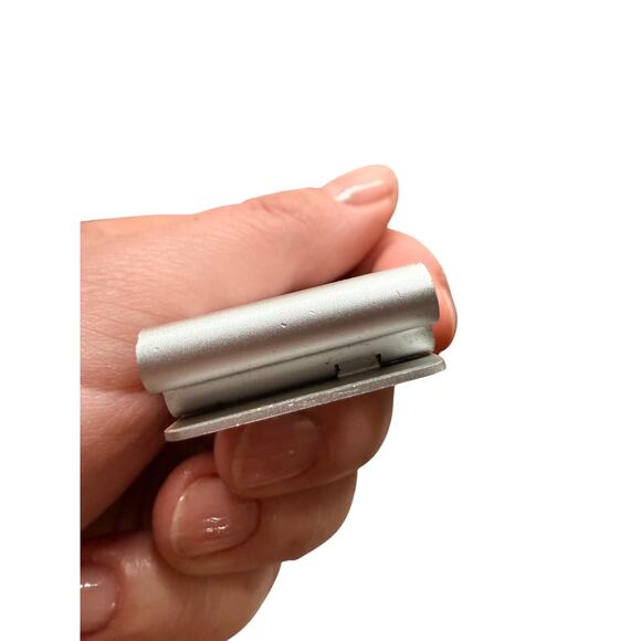 Apple iPod Shuffle 2nd Gen Silver Clip MP3 Player — Untested - Picture 5 of 5